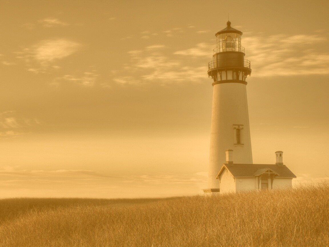 Маяк в поле обои