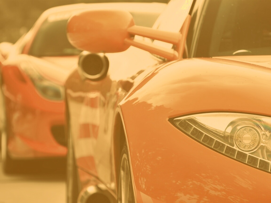 Череда красных автомобилей обои