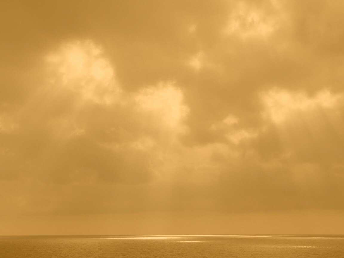 Свет на воде обои