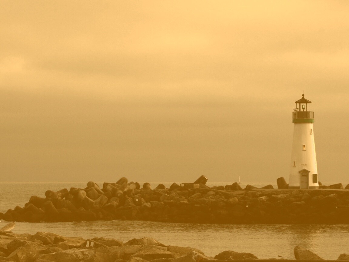 Маяк в порту Санта-Круз обои