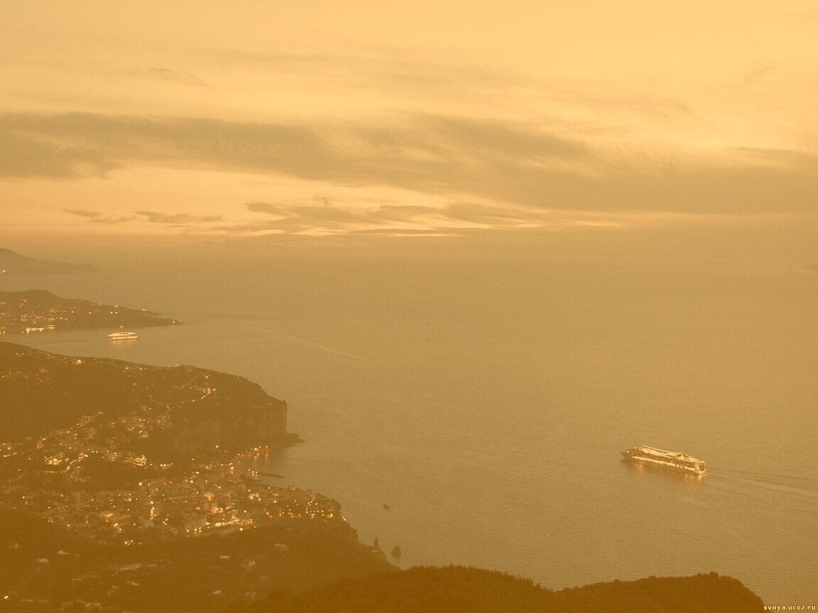 Городок у моря обои