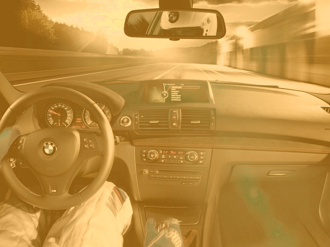 За рулём BMW обои