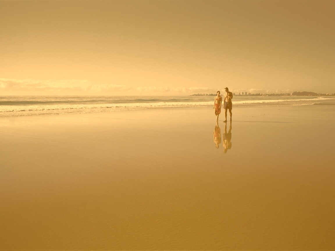 Прогулка у моря обои