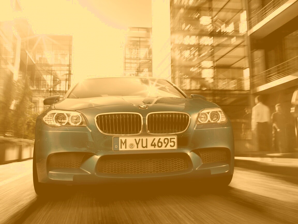 BMW покоряет городскую улицу обои