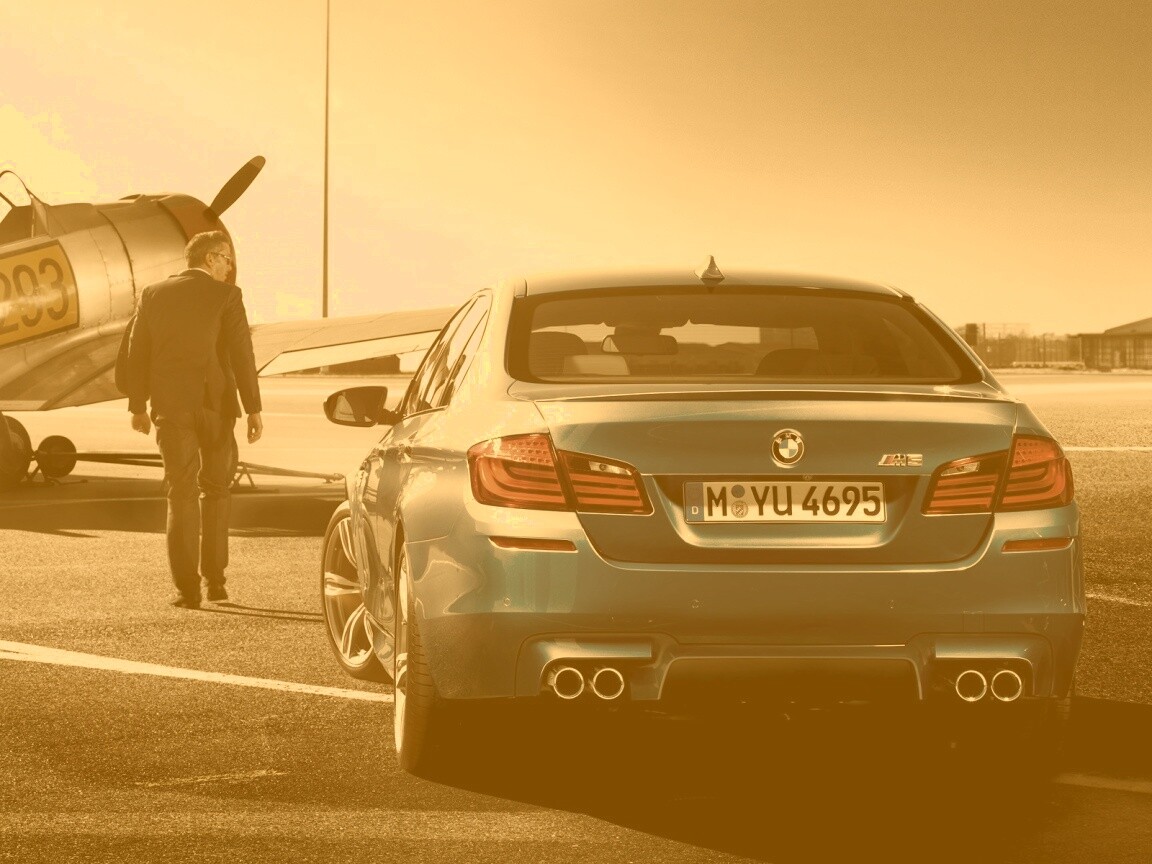 BMW F10 M5 на аэродроме обои