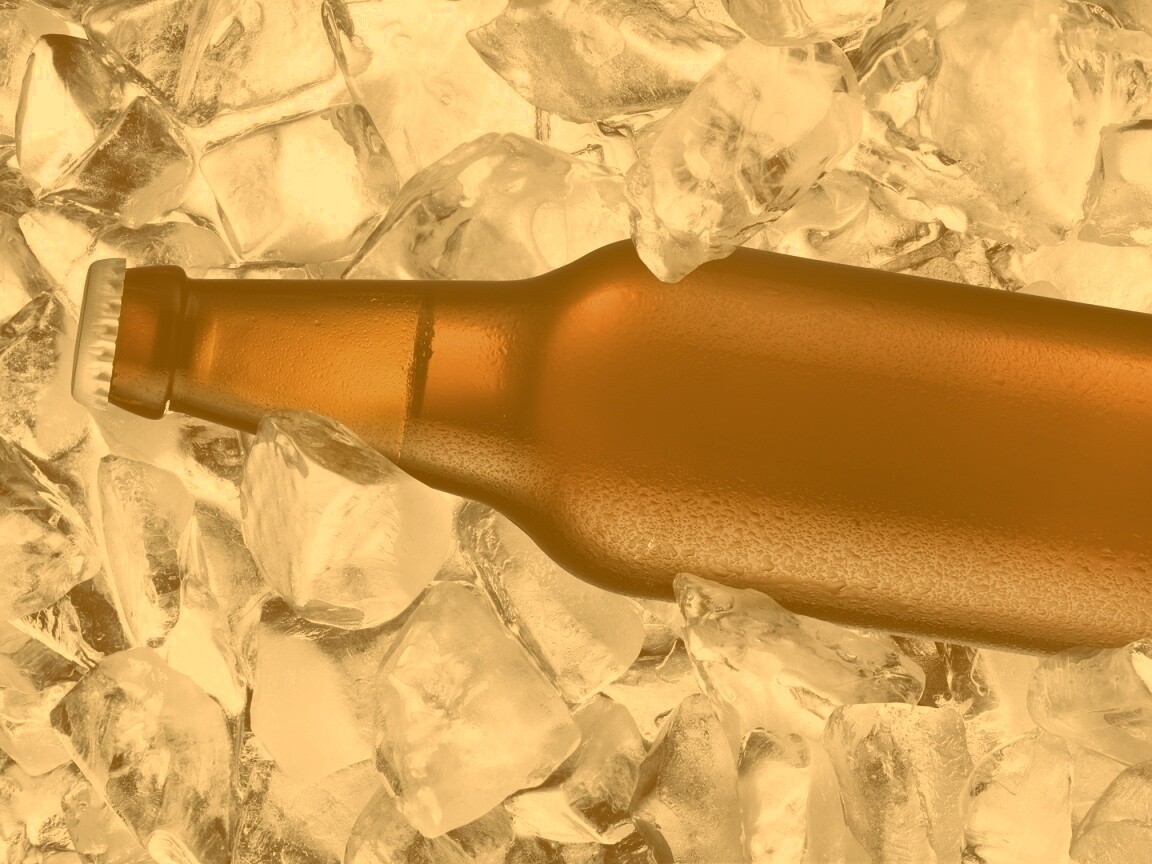 Бутылка пива во льду обои