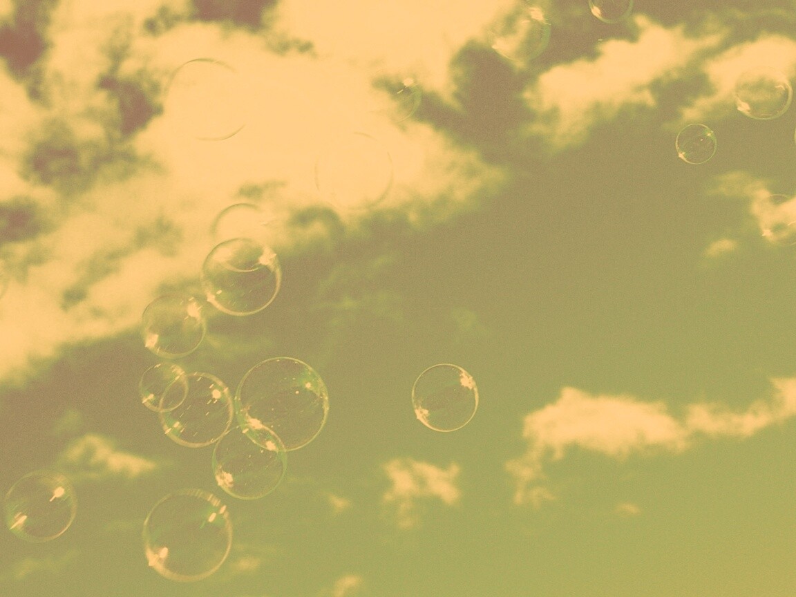 Мыльные пузыри в небе обои
