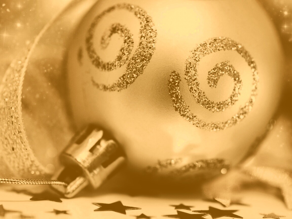 Ёлочный шарик белого цвета обои