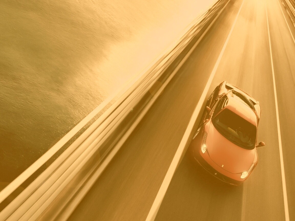 Суперкар на трассе обои