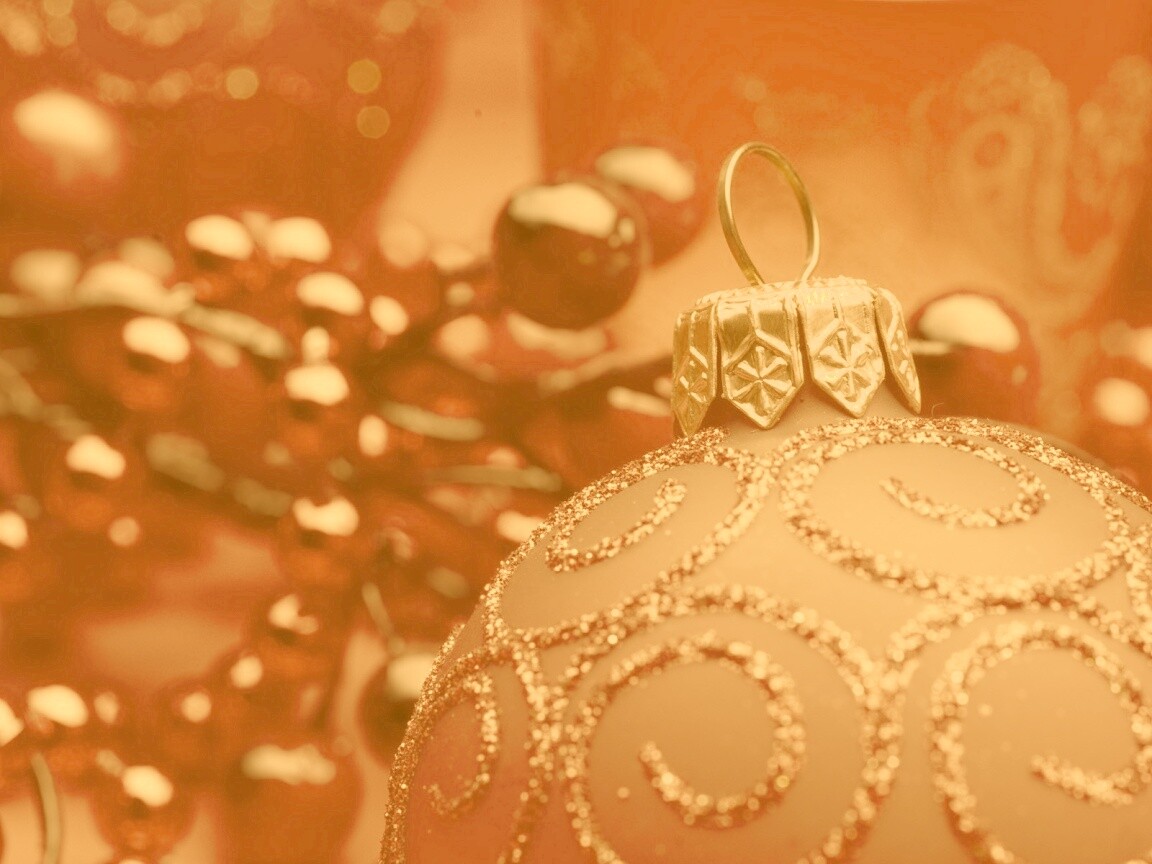 Красная ёлочная игрушка обои