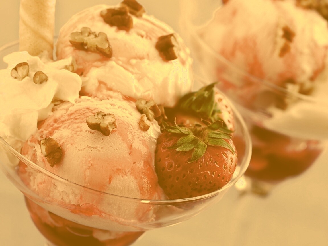 Клубничное мороженное обои