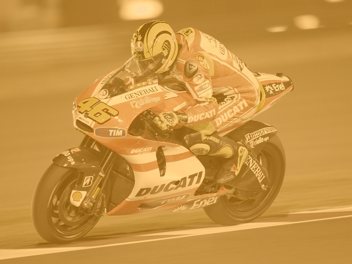 Мотоциклист на треке обои