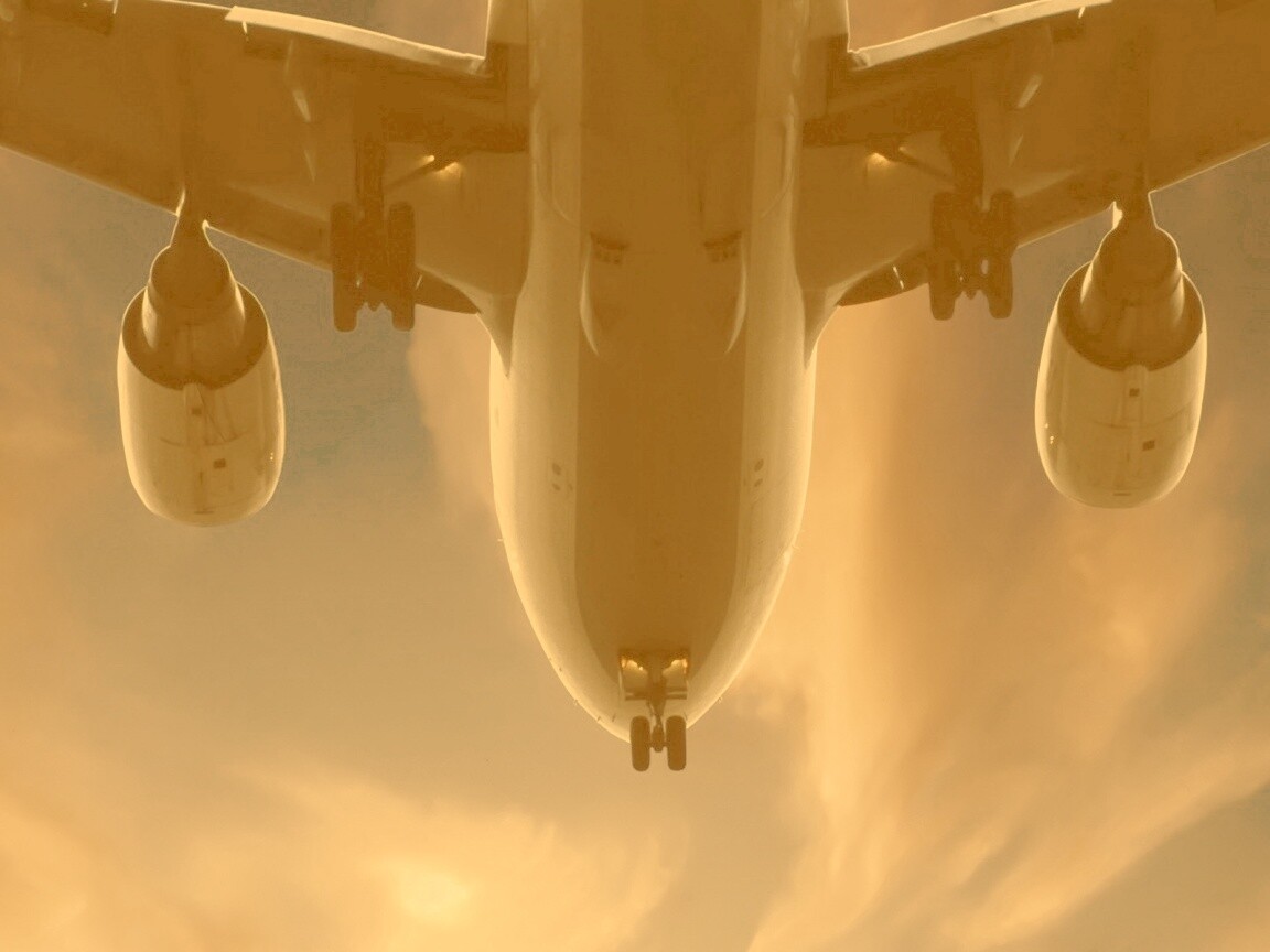 Брюхо самолета обои