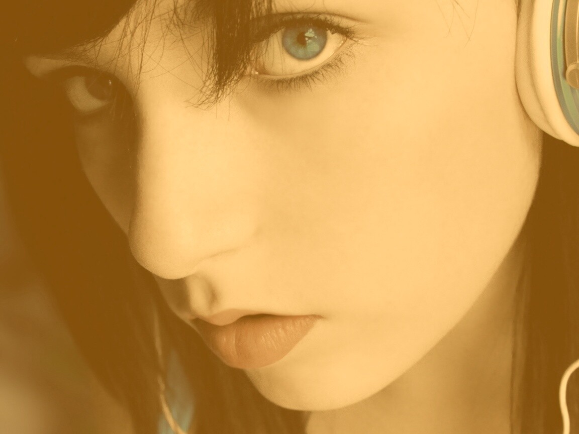 Наушники и девушка обои