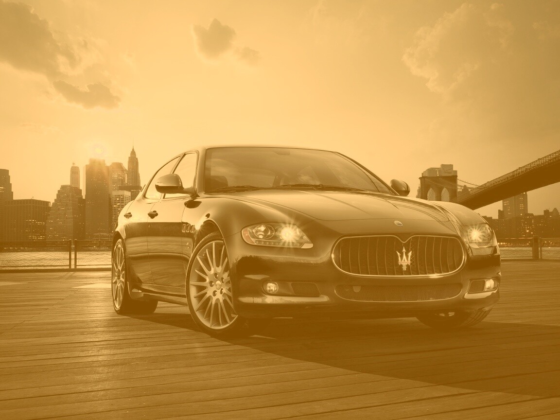 Черная мазерати на пирсе обои