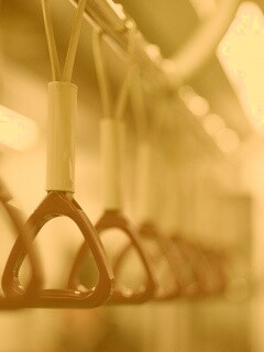 Поручни в метро обои