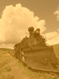 Паровоз на деревенской станции обои