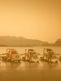 Тягачи на фоне озера обои