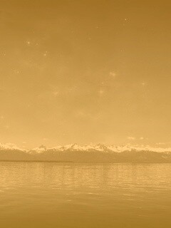 Горы за морем обои