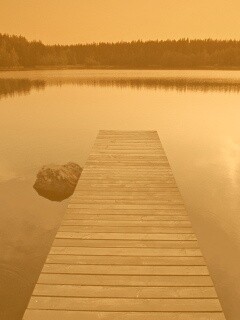 Деревянный пирс на озере обои