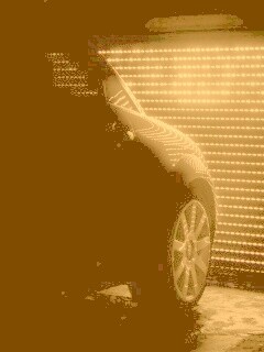 Машина в закрытом гараже обои