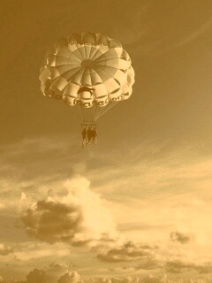 Трое парашютистов обои