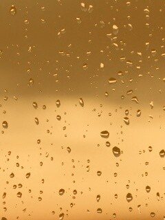 Капли на стекле обои