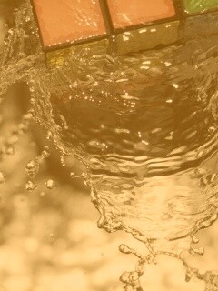 Кубик рубика в воде обои