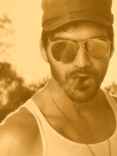 Суровый парень с сигарой обои