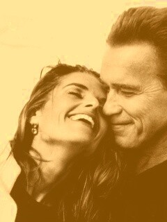 Арнольд Шварцнегер с девушкой обои