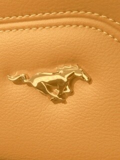 Кожаный салон Форда Мустанг обои