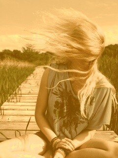 Девушка и ветер обои