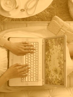 Девушка с ноутбуком vaio обои