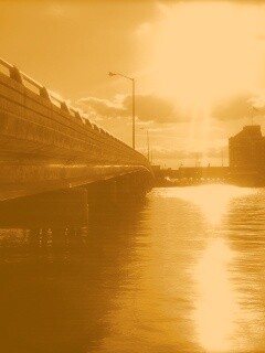 Залитый солнцем мост обои