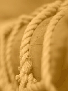 Веревка намотана на мачту обои