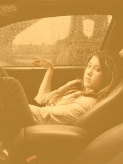 Девушка в автомобиле обои