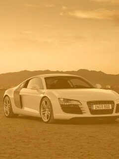 Белоснежная Ауди Р8 в пустыне обои