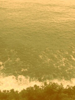 Утёс у красивого моря обои