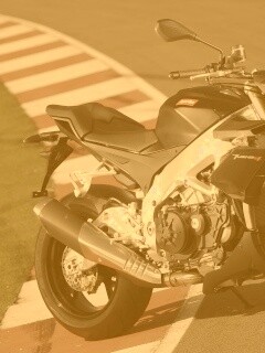 Спортивный мотоцикл Априлия на треке  обои