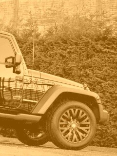 Черный внедорожник обои