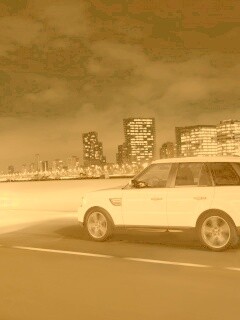 Рендж ровер на трассе обои