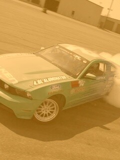 Мустанг дрифтует обои