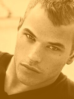 Келлан Латс обои