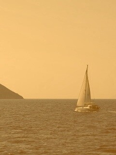 Яхта в море обои