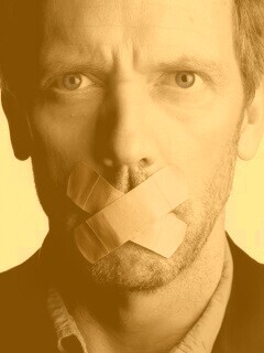 Хаус с пластырем на рту обои