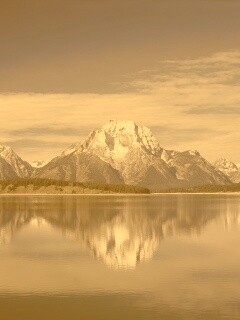 Вид на горы за озером обои