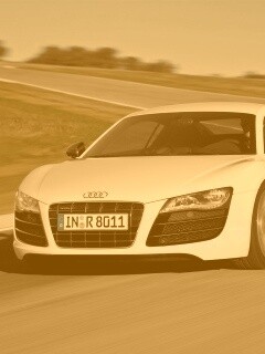 Белый Audi на повороте обои