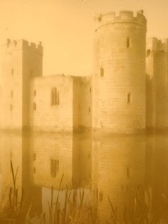 Замок на озере обои