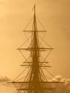 Мачта корабля на фоне неба обои