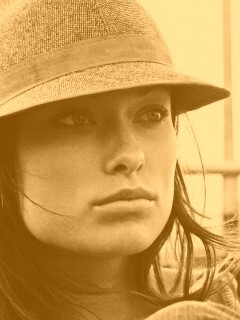 Оливия Уайлд в шикарной шляпе обои